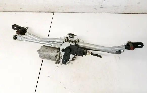 Skoda Fabia Mk2 (5J) Front wiper linkage and motor
