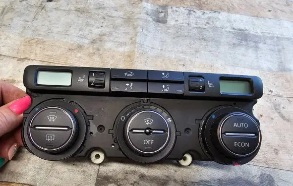 Volkswagen Golf V Climate control unit 74677513 250705 0145D11
