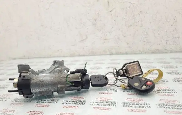 Volkswagen PASSAT B5 Ignition lock 4D0905851E