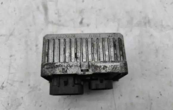 Opel Zafira C Glow plug pre-heat relay 55574293 B2110017751