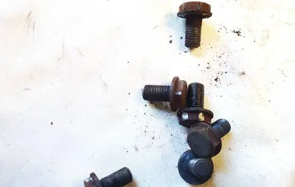Volkswagen Golf IV Nuts/bolts 