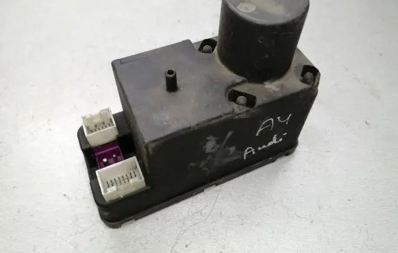 Audi 100 S4 C4 Central locking vacuum pump 4A0862257D