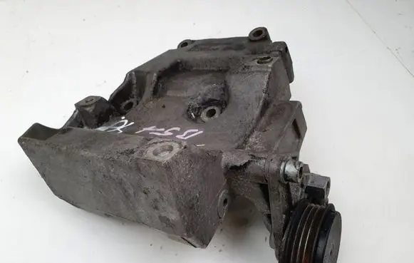 Volkswagen PASSAT B5.5 A/C compressor mount bracket 038260885C