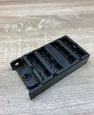 KIA Sorento Fuse module 913103E810