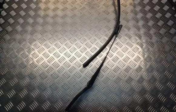 Volvo V50 Front wiper blade arm 30698249