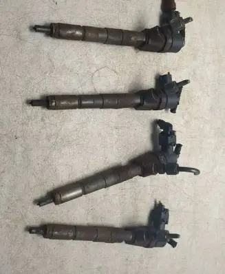 Opel Insignia A Fuel injectors set 0445110327