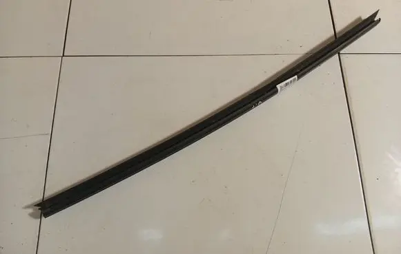 Ford Mondeo MK IV Front door glass trim molding