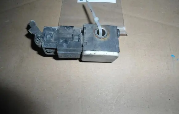 KIA Carens III Airbag deployment crash/impact sensor