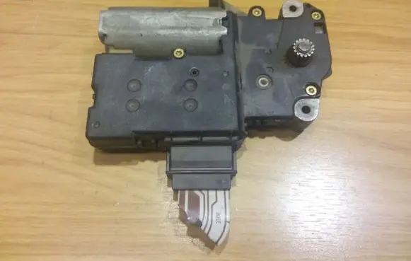 Opel Vectra B Sunroof motor/actuator 0390201674 840696715