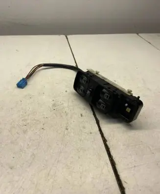 Mercedes-Benz C W203 Electric window control switch A2038210679 501955 040504FQ2