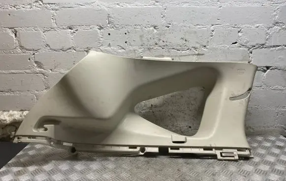 Honda CR-V (D)pillar trim (top) 84181t1ga