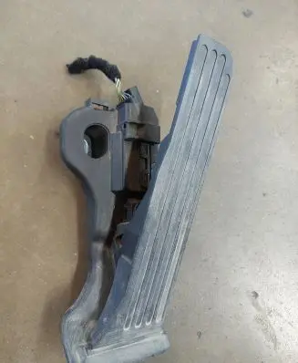 Volkswagen Jetta V Accelerator throttle pedal 1K1723503L 6PV00860001