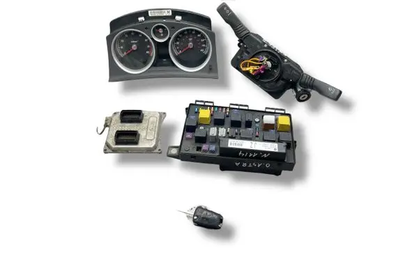Opel Astra H Engine ECU kit and lock set 55559394 13250231 13250221