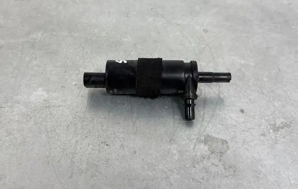 Volkswagen Touareg III Headlight washer pump 6R0955681