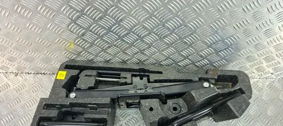 KIA Sorento Tool set 