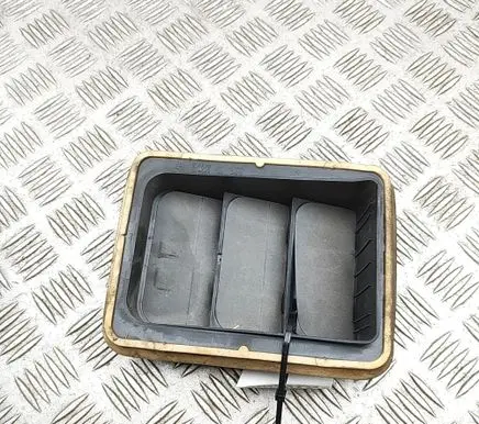 Peugeot 308 Quarter panel pressure vent 96384903