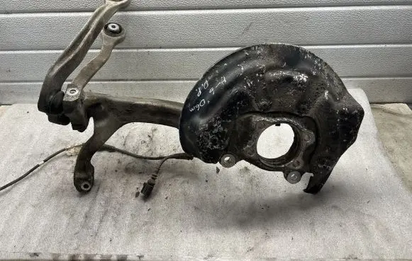 Audi A6 S6 C5 4B Front wheel hub