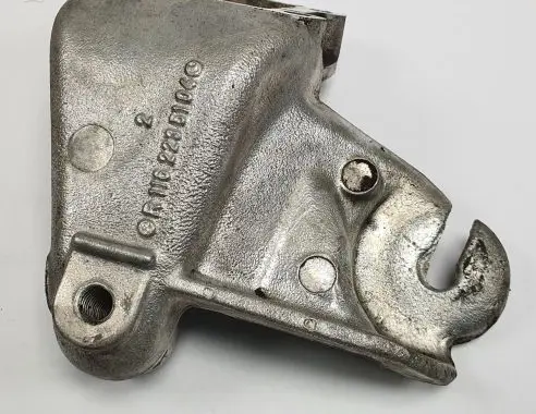 Mercedes-Benz S W126 Engine mount bracket R1162235104