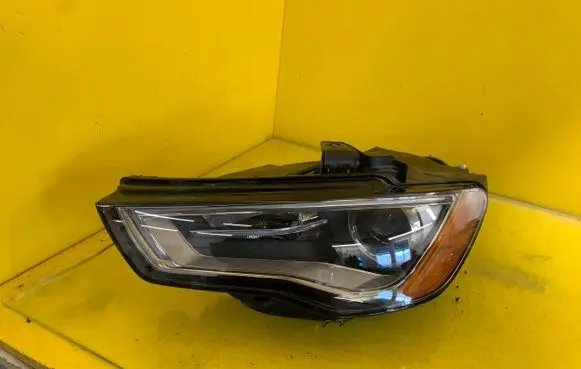 Audi A3 S3 8V Headlight/headlamp 8V0941005