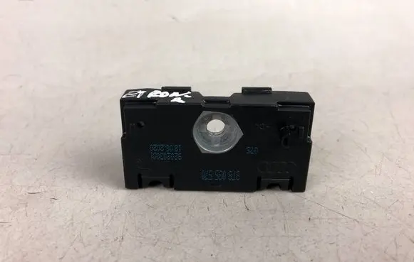 Audi e-tron Aerial antenna amplifier 8T8035570