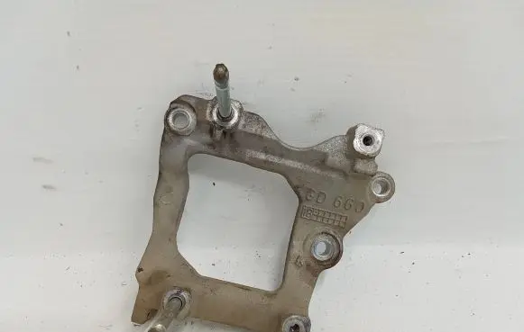 Toyota Hilux (AN120, AN130) A/C compressor mount bracket GD660