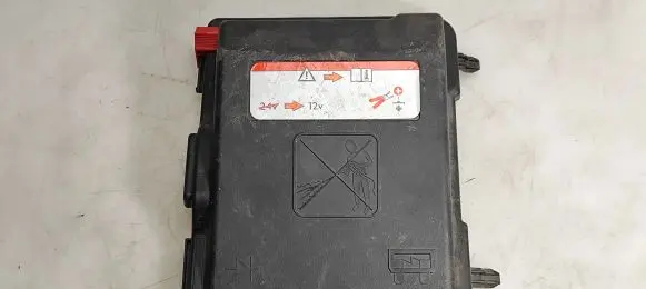 Citroen C4 Grand Picasso Fuse box cover 9678633380
