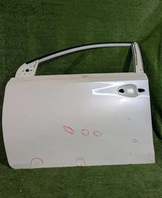 Toyota Auris E180 Front door 