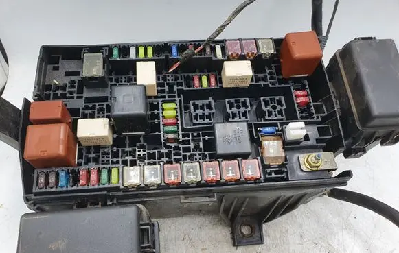 Toyota Land Cruiser (J120) Fuse module NOCODE