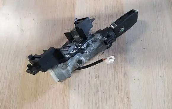 Skoda Octavia Mk3 (5E) Ignition lock 1K0905851B