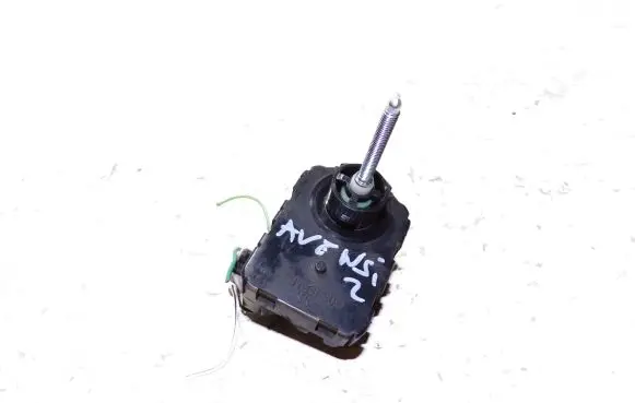 Headlight level adjustment motor