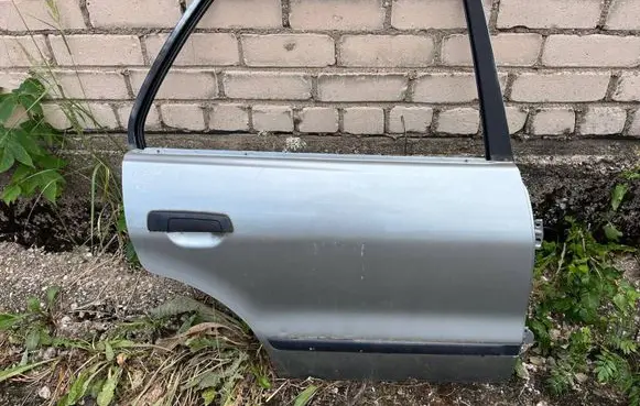 Mitsubishi Galant Rear door