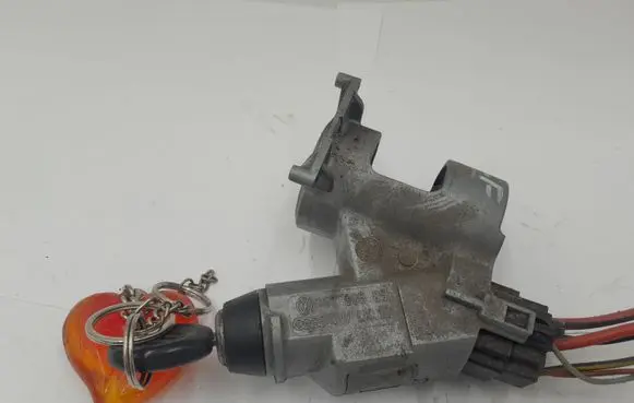 Volkswagen Golf III Ignition lock 357905851