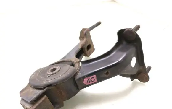 Toyota Avensis T250 Engine mount bracket