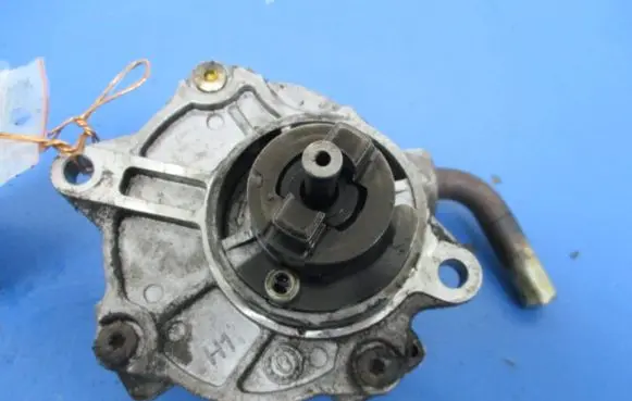 Mercedes-Benz Vito Viano W638 Vacuum pump A61123065