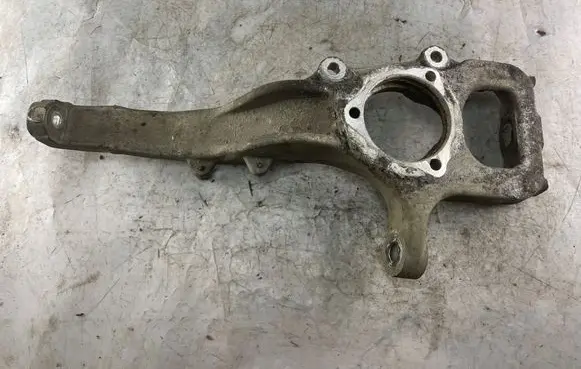 Jeep Grand Cherokee (WK) Front wheel hub spindle knuckle