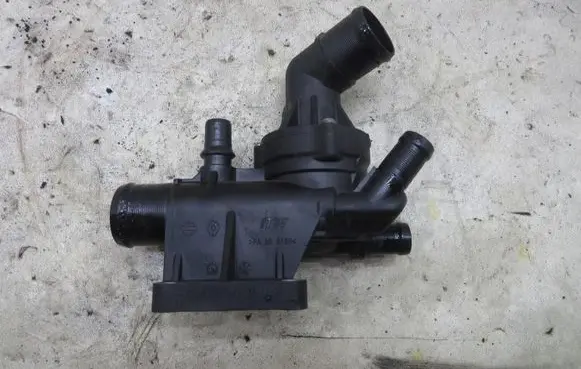 Nissan X-Trail T32 Thermostat housing 110614599R