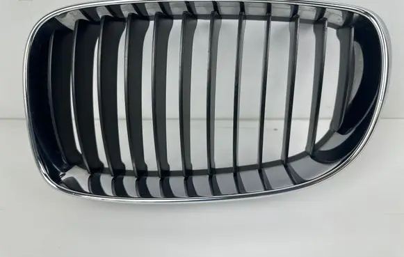BMW 1 E82 E88 Front bumper upper radiator grill 7166439 7179655 51137166439