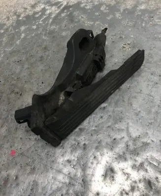Volkswagen Touran I Accelerator throttle pedal 1T1721503HBILI 1T1721503H