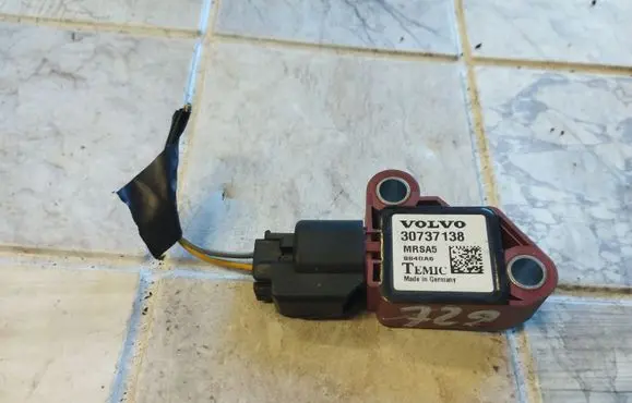 Volvo V50 Airbag deployment crash/impact sensor 30737138