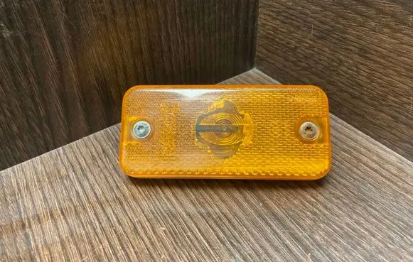 Front fender indicator light