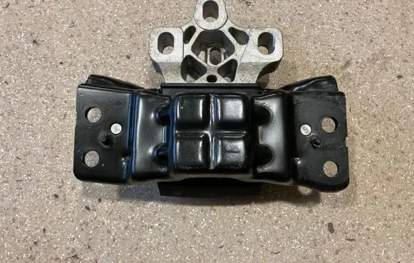Engine mount bracket