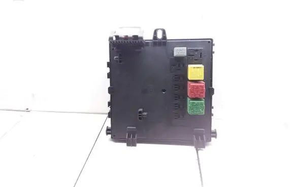 Opel Signum Fuse module 13112914