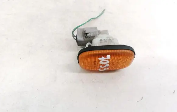 Toyota Previa (XR30, XR40) II Front fender indicator light