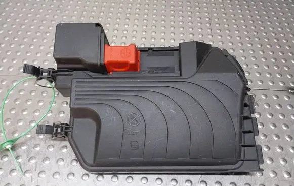 Mercedes-Benz A W176 Fuse box cover S26380387 A2465400182 A2465410905