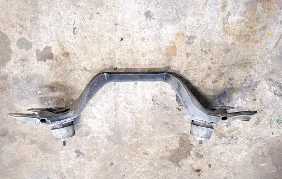 Volkswagen Touareg I Front subframe 7L6193207