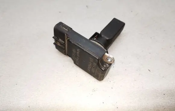 Toyota Corolla E120 E130 Mass air flow meter 2220427010