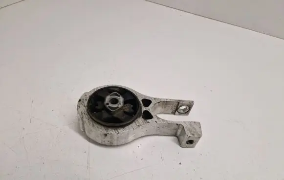 Engine mount bracket