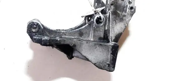 Citroen Xsara Picasso Engine mounting bracket 9643834880 96348179