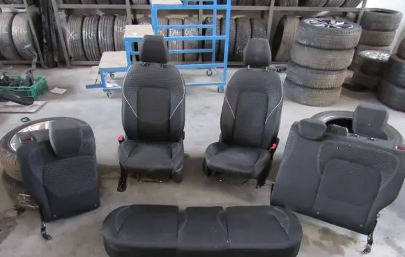 Ford Fiesta Seat set 