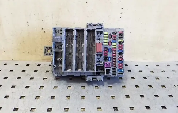 Honda CR-V Fuse module E6116RA000021 T1EE120